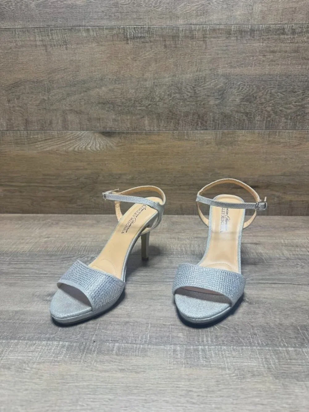 Badgley Mischka Yasmin Silver Sparkling Rhinestone Heels Women's Size 9